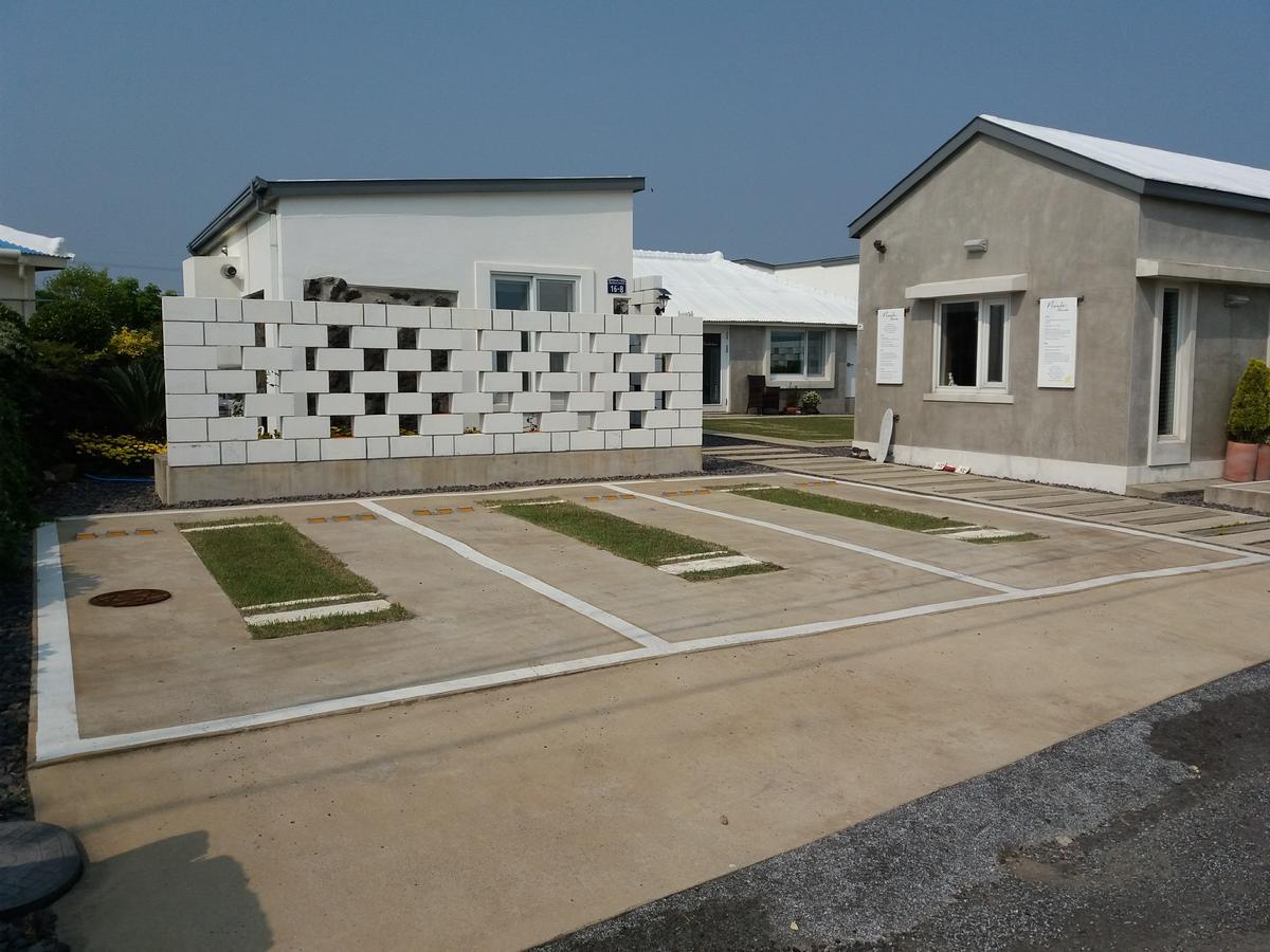 Bookmark Guesthouse Seogwipo Exterior photo