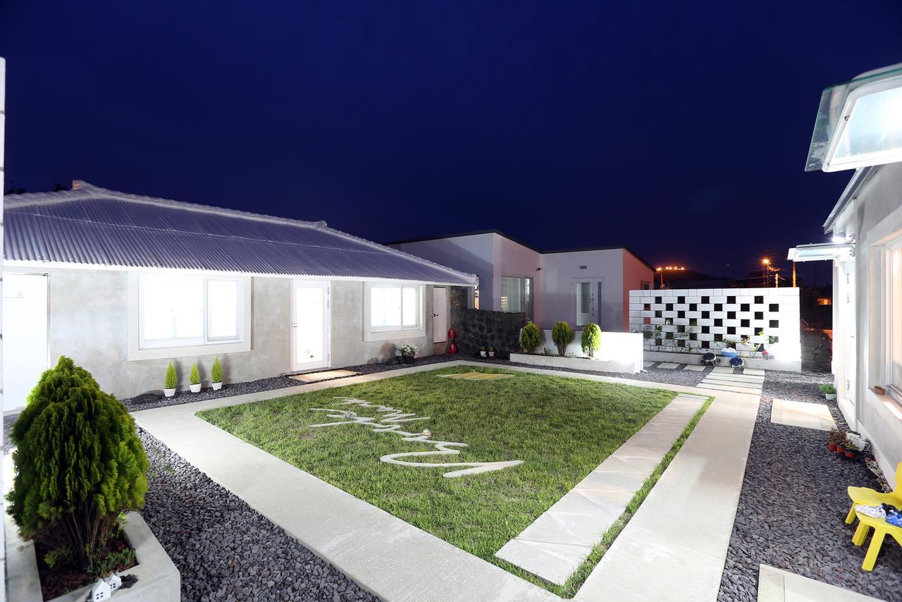 Bookmark Guesthouse Seogwipo Exterior photo